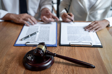 divorce agreement gavel